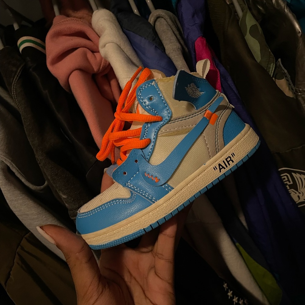 Overthetopkidz off white sneakers 9c